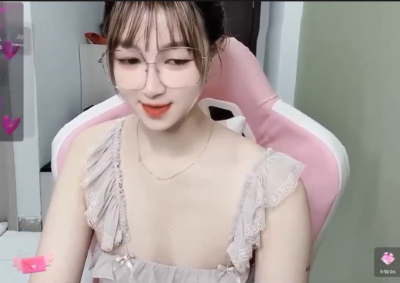 Show Stripchat idol mới nổi trên mạng tiktok cho xem lồn vú